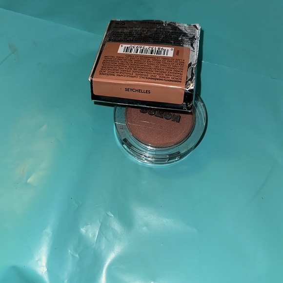 LBUXOM Wanderlust Primer-Infused Blush, SEYCHELLES- chipped - Picture 6 of 6